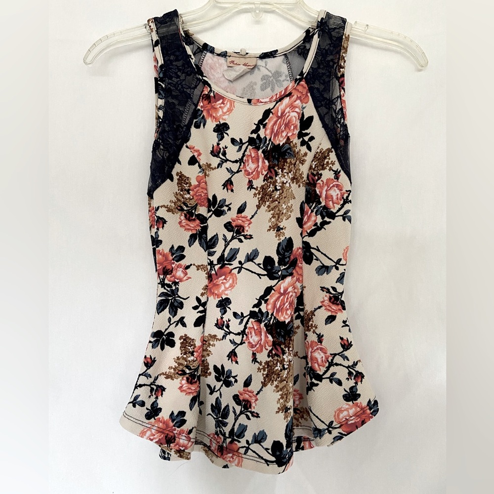 FASHION MAGAZINE FLORAL TOP